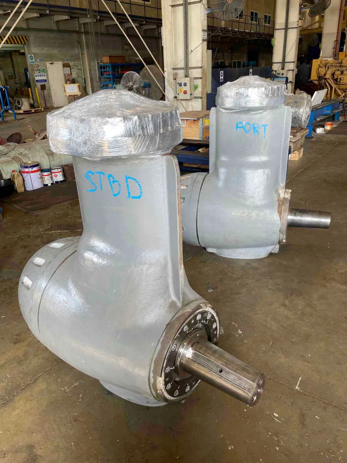 Hydraulic steering gear units for marine vessel control