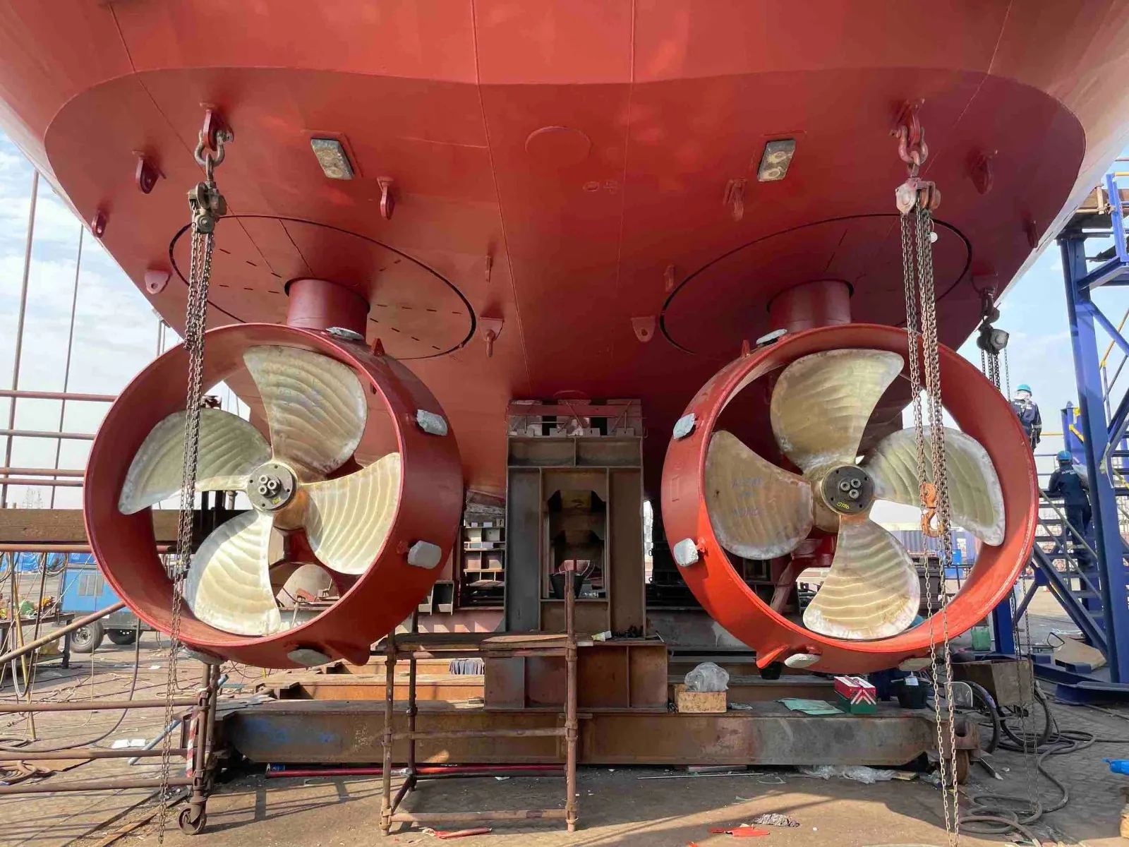 Twin propeller installation — CPP system for commercial vessel