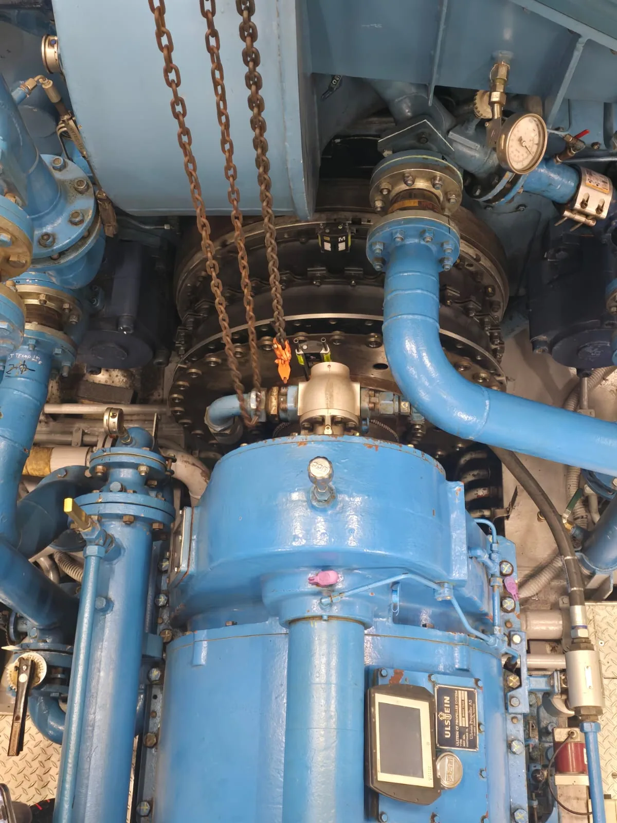 Hydraulic power pack pump system for marine CPP control
