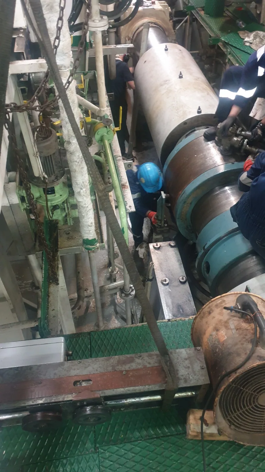 Marine engine room service and hydraulic system inspection